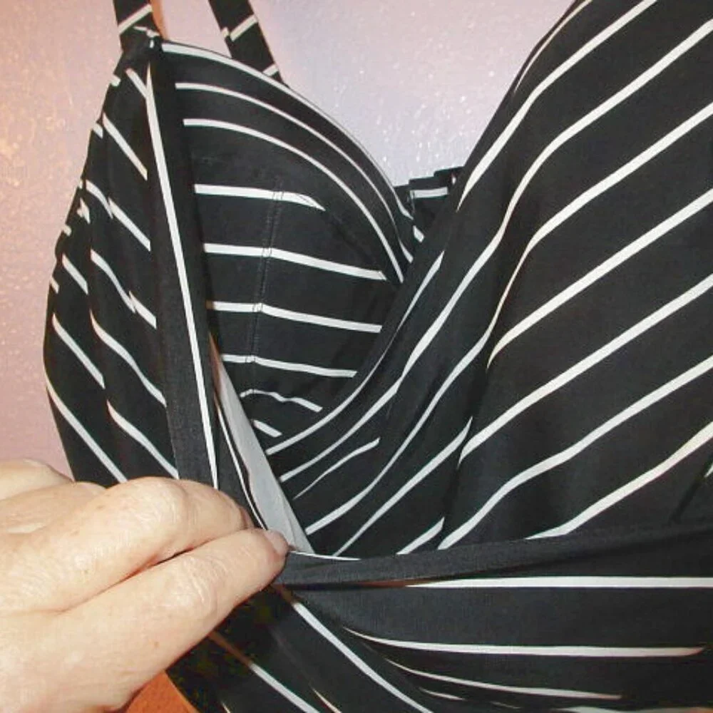 Old Navy Secret Smooth UPF Swimsuit Size 1X One Piece Underwire Wrap Front NWT